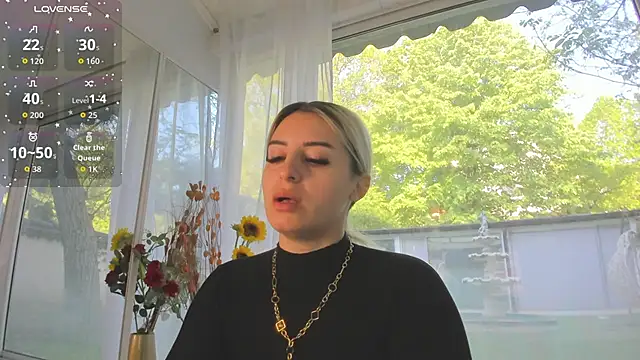 Ella Vee online show from 28, 4, 2026