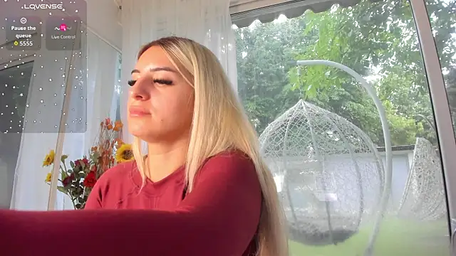 Ella Vee online show from 12, 6, 2026