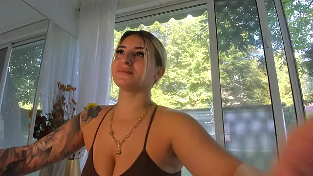 Ella Vee online show from 8, 7, 2026