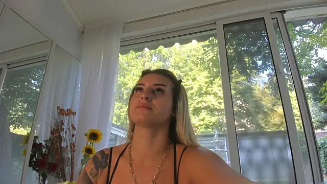 Ella Vee online show from 11, 7, 2026