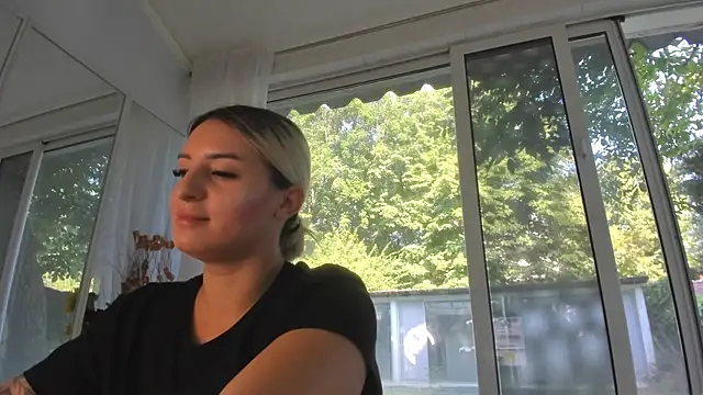 Ella Vee online show from 17, 7, 2026