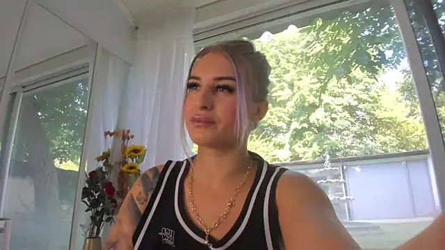 Ella Vee online show from 24, 7, 2026