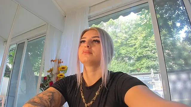 Ella Vee online show from 26, 7, 2026