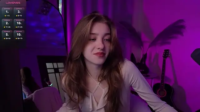 Snapshot of AstraMist chatting on 7, 10, 2025 AstraMist online show from 7, 10, 2025