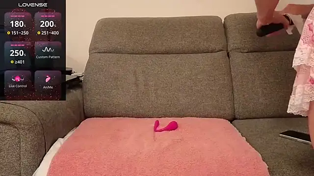 Lapetitefrenchie83 online show from 28, 4, 2026