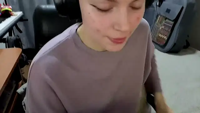 CutieAnny online show from 15, 4, 2026