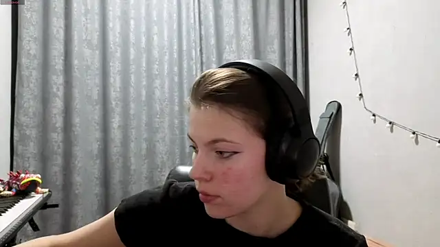 CutieAnny online show from 21, 4, 2026