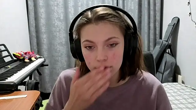 CutieAnny online show from 24, 4, 2026