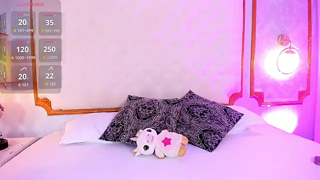 Manelyk evanss  online show from 9, 9, 2025