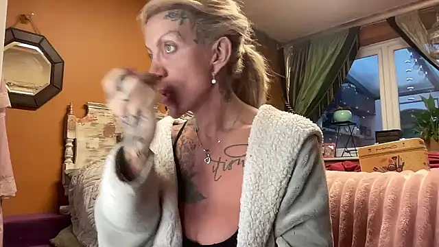 xl uk top trans online show from 13, 1, 2026