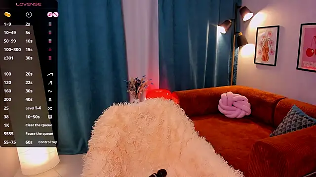 LillianShine online show from 27, 7, 2026