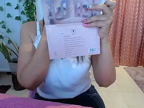 Manuela lara  online show from 13, 9, 2025