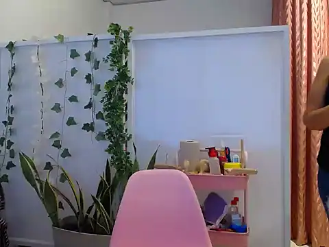 Manuela lara  online show from 15, 9, 2025