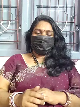 Snapshot of Tamil_Azhaghi25 chatting on 4, 12, 2025 Tamil Azhaghi25 online show from 4, 12, 2025