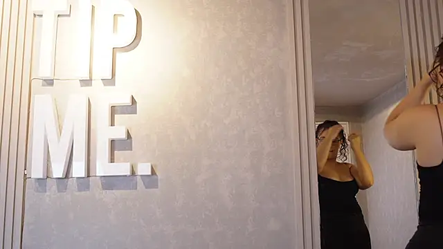 Snapshot of Tayler_Kim chatting on 12, 9, 2025 Tayler Kim online show from 12, 9, 2025