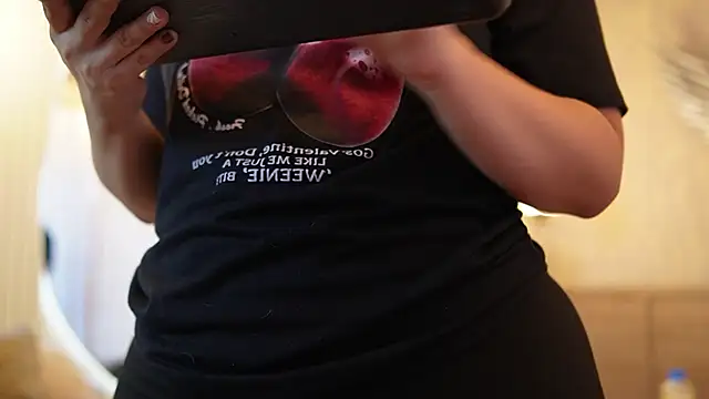 Snapshot of Tayler_Kim chatting on 5, 10, 2025 Tayler Kim online show from 5, 10, 2025