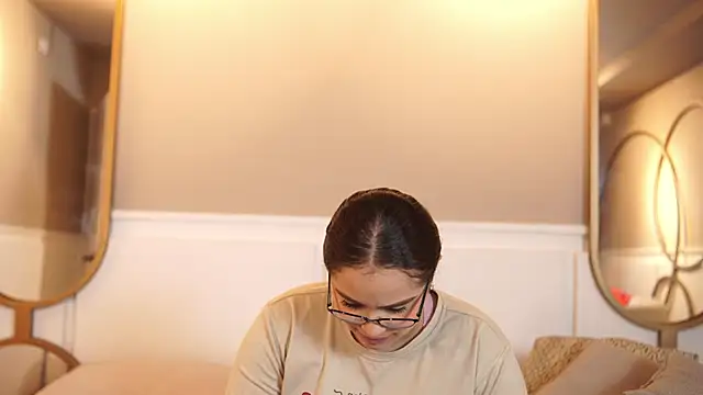 Snapshot of Tayler_Kim chatting on 11, 10, 2025 Tayler Kim online show from 11, 10, 2025