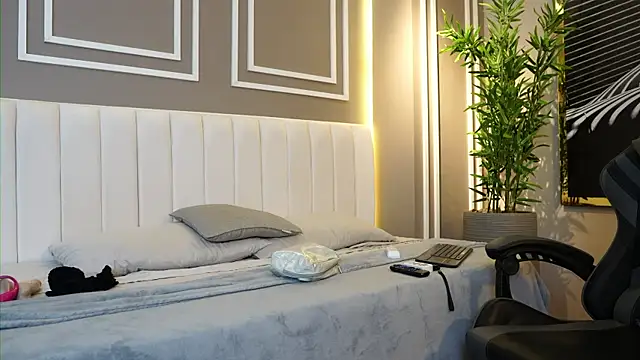 Snapshot of Tayler_Kim chatting on 12, 11, 2025 Tayler Kim online show from 12, 11, 2025