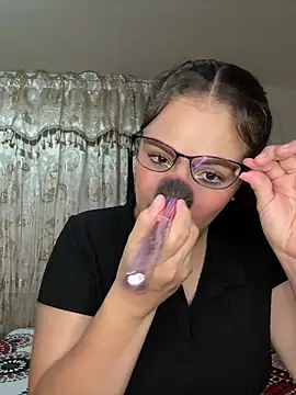 Tayler Kim online show from 25, 4, 2026