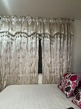 Tayler Kim online show from 28, 4, 2026