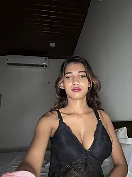 Snapshot of STRIP_GLOW chatting on 2, 8, 2026 STRIP GLOW online show from 2, 8, 2026