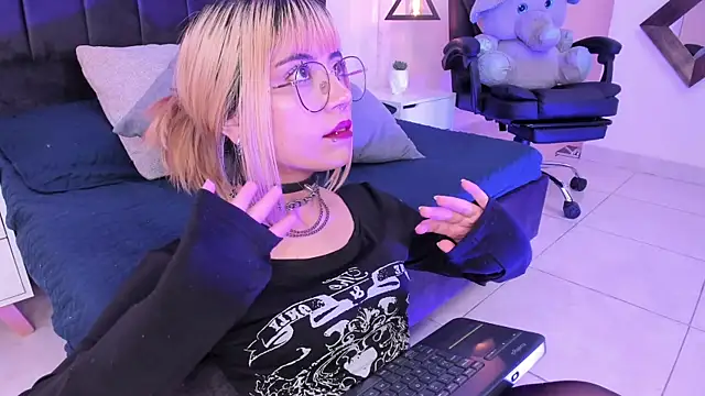 IvyBelle  online show from 17, 9, 2025