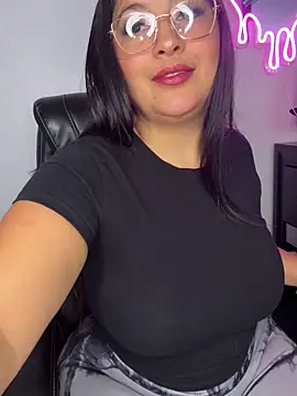 latina curvy22 online show from 16, 9, 2025