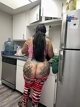 Snapshot of latina_curvy22 chatting on 23, 4, 2026 latina curvy22 online show from 23, 4, 2026