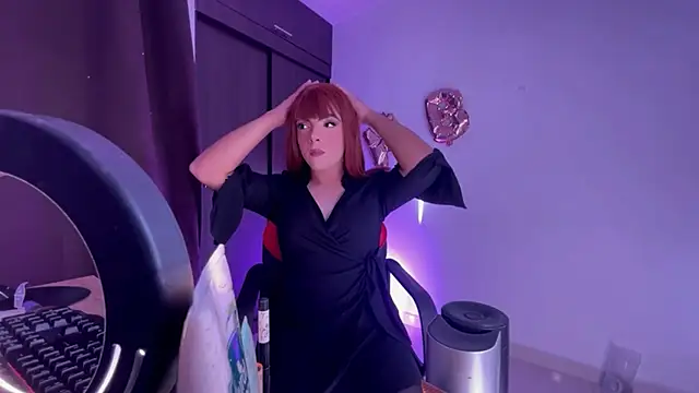 Snapshot of regina_mills_milk chatting on 24, 11, 2025 regina mills milk online show from 24, 11, 2025