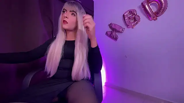 Snapshot of regina_mills_milk chatting on 5, 12, 2025 regina mills milk online show from 5, 12, 2025