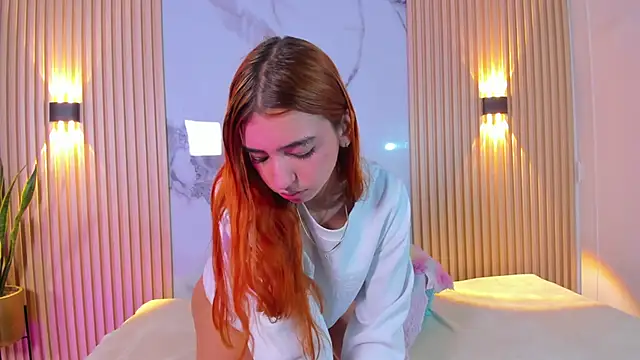 Snapshot of Alana_333 chatting on 17, 11, 2025 Alana 333 online show from 17, 11, 2025