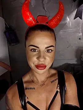 Snapshot of BabyFaceMia chatting on 28, 10, 2025 BabyFaceMia online show from 28, 10, 2025