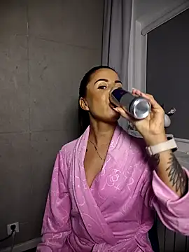 Snapshot of BabyFaceMia chatting on 20, 11, 2025 BabyFaceMia online show from 20, 11, 2025