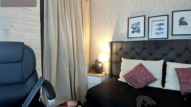 sophie  blare online show from 19, 4, 2026