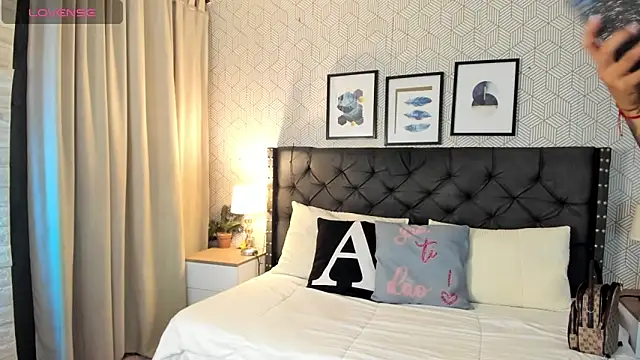 sophie  blare online show from 23, 4, 2026