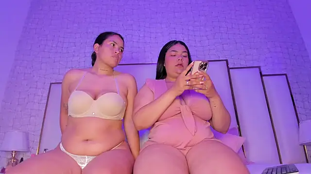 Mia and lexy online show from 10, 10, 2025