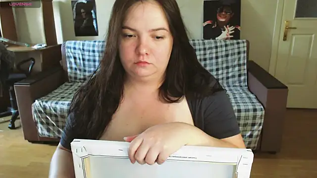 EmillyBones online show from 28, 7, 2026