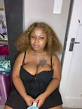 JuicyMellow21 online show from 11, 2, 2026