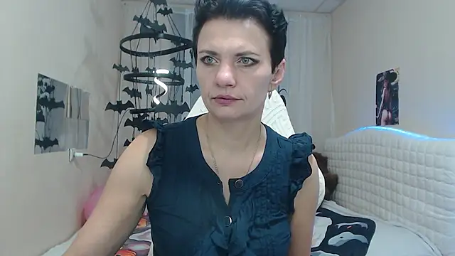 AvaSaturnian online show from 4, 11, 2025