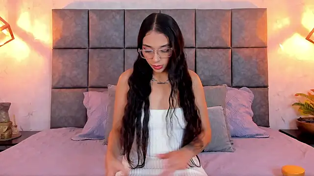 Roseaurora online show from 28, 4, 2026