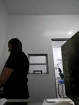 Snapshot of Madisson-04_ chatting on 8, 10, 2025 Madisson-04 online show from 8, 10, 2025