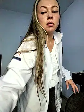 Snapshot of Madisson-04_ chatting on 30, 11, 2025 Madisson-04 online show from 30, 11, 2025