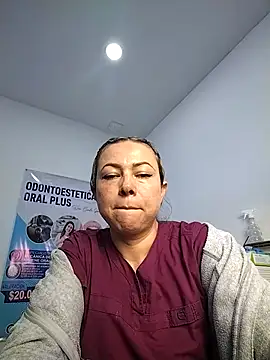 Snapshot of Madisson-04_ chatting on 1, 12, 2025 Madisson-04 online show from 1, 12, 2025