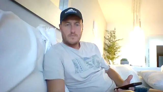 Londonlad818 online show from 29, 10, 2025