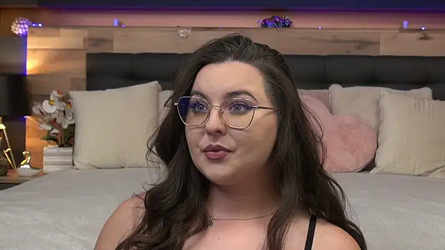 Mia Swano online show from 28, 7, 2026