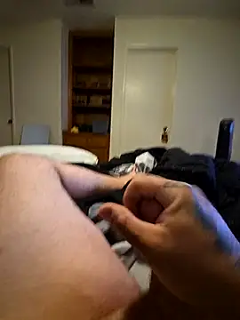 Snapshot of Kwillie chatting on 4, 11, 2025 Kwillie online show from 4, 11, 2025