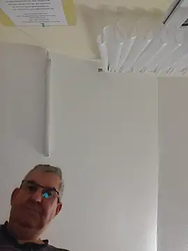 Snapshot of Oldmenhot66 chatting on 3, 12, 2025 Oldmenhot66 online show from 3, 12, 2025