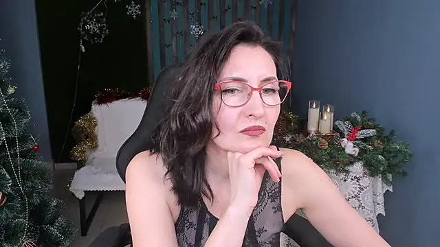 Snapshot of UnaTerra chatting on 19, 12, 2025 UnaTerra online show from 19, 12, 2025