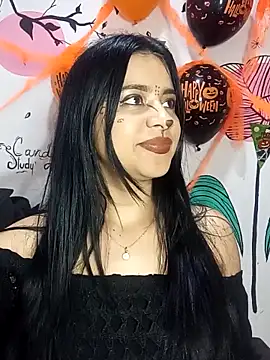 Snapshot of ValerieLove_ chatting on 28, 10, 2025 ValerieLove online show from 28, 10, 2025