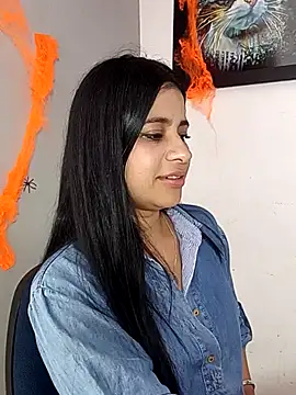 Snapshot of ValerieLove_ chatting on 1, 11, 2025 ValerieLove online show from 1, 11, 2025